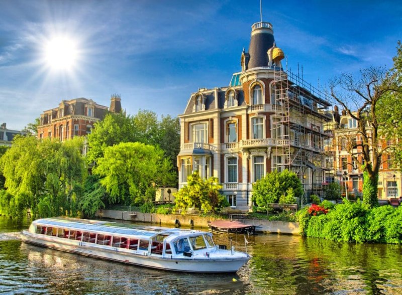 Canal Cruise